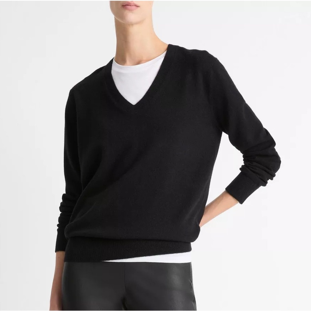 Vince Elegant Cashmere Black V-Neck Sweater